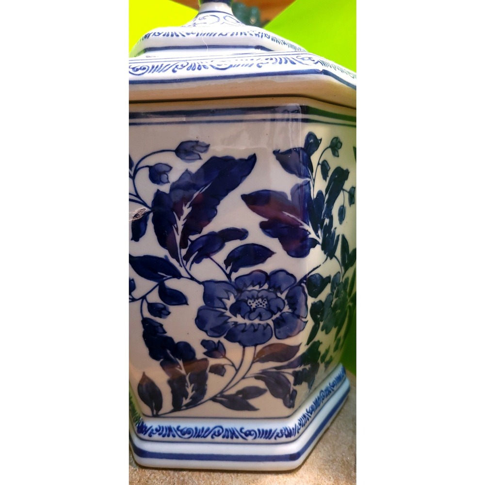 Vintage Blue and White Chinoiserie Hexagonal Ceramic Ginger Jar with Lid 13in - Picture 3 of 7